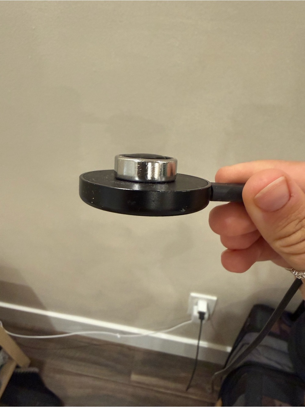 Oura Black Magnetic Charging Disc with Silver Ring